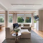Entire Luxury Flat With Sea View Pool Sauna شقة