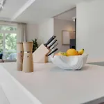 Entire Luxury Flat With Sea View Pool Sauna شقة