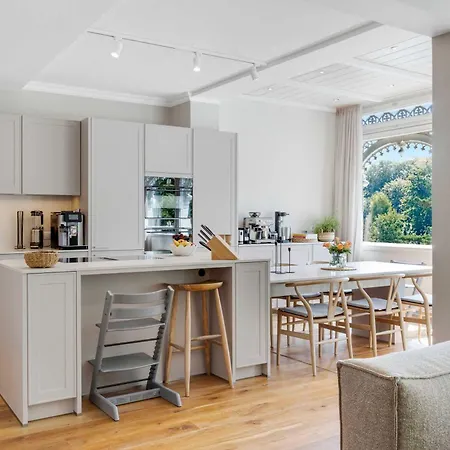 Entire Luxury Flat With Sea View Pool Sauna Apartment *